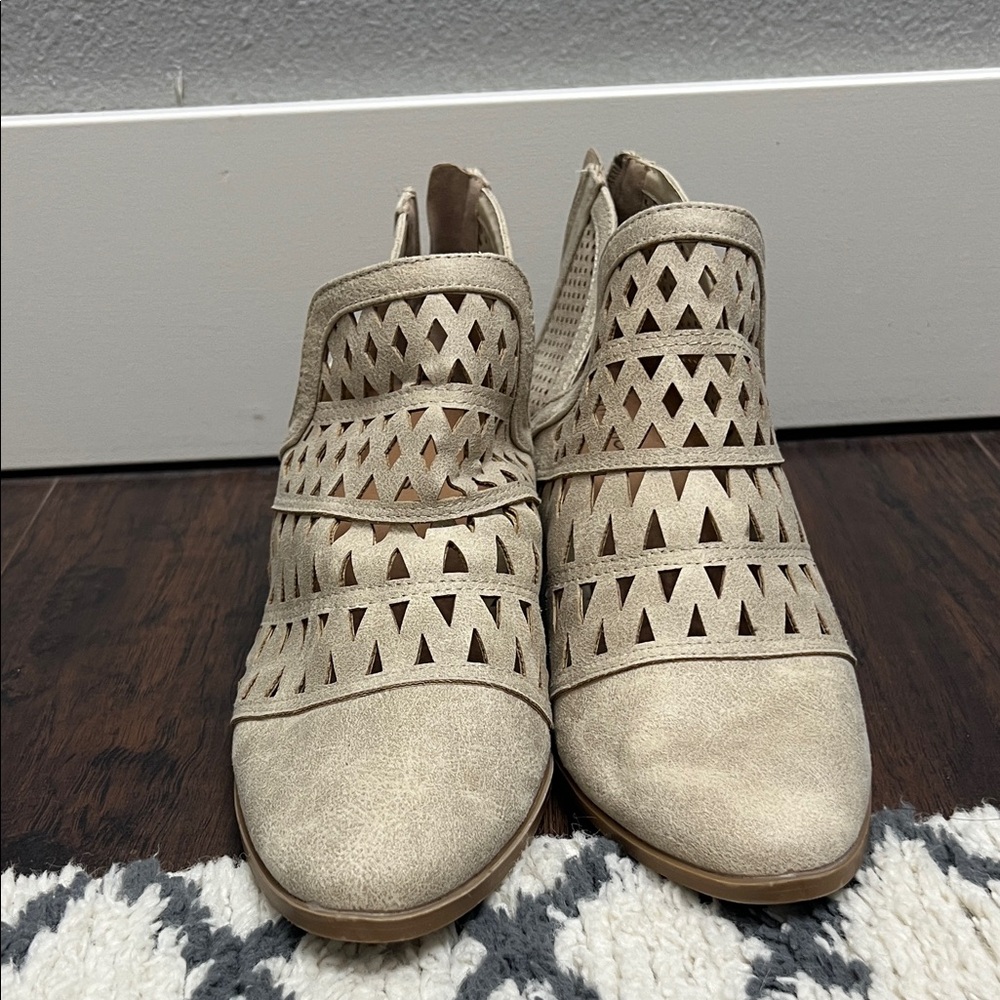 Maurices Women's Cream Ankle Boots